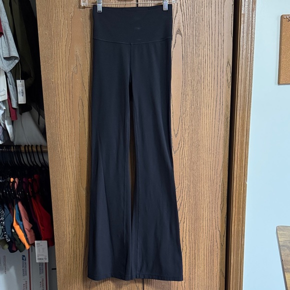 Lululemon Groove Super-High-Rise Flared Pant *Nulu Black Sz4 - Picture 3 of 7